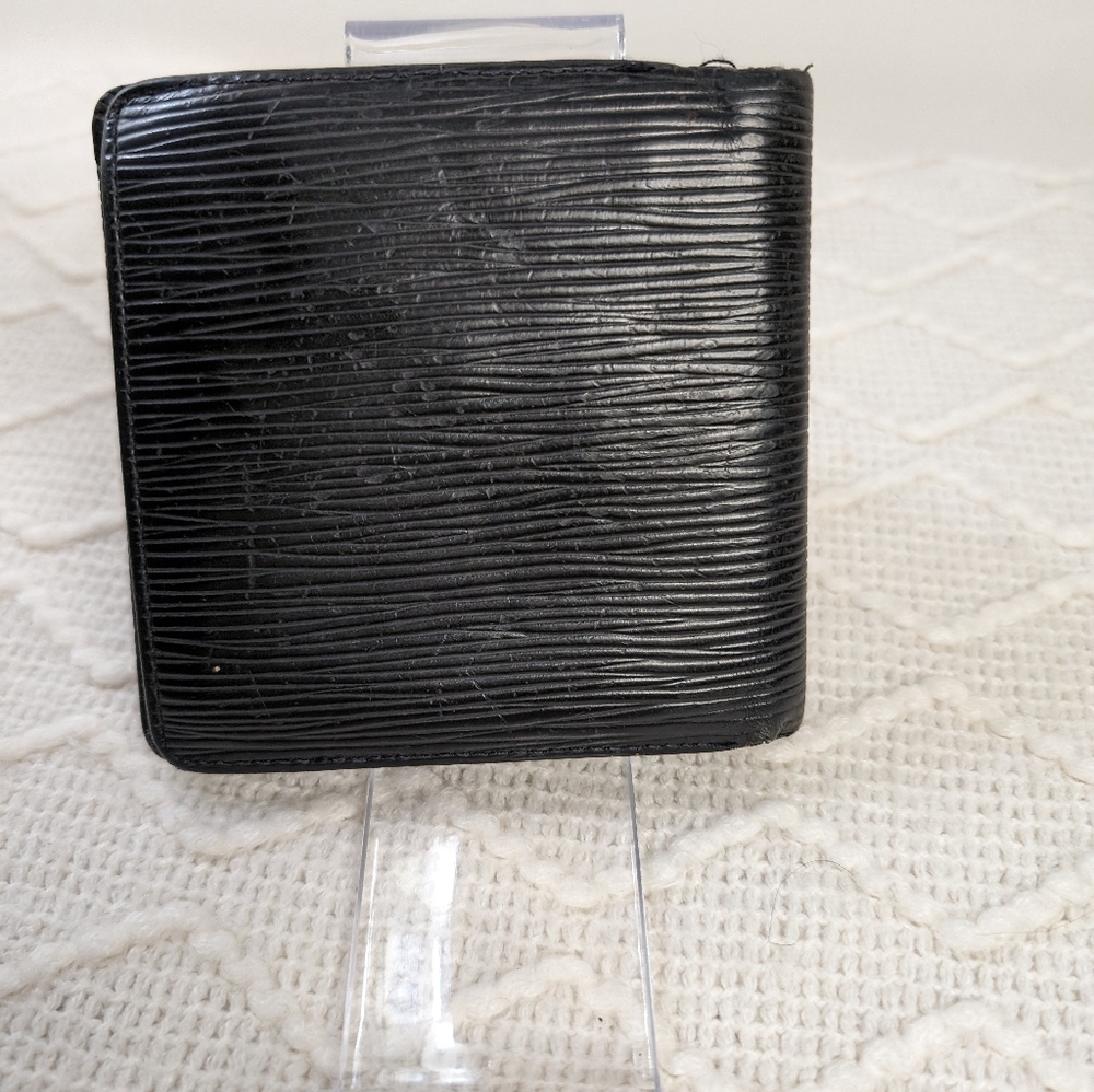 Louis Vuitton Epi Leather Bifold Wallet - Picture 2 of 9